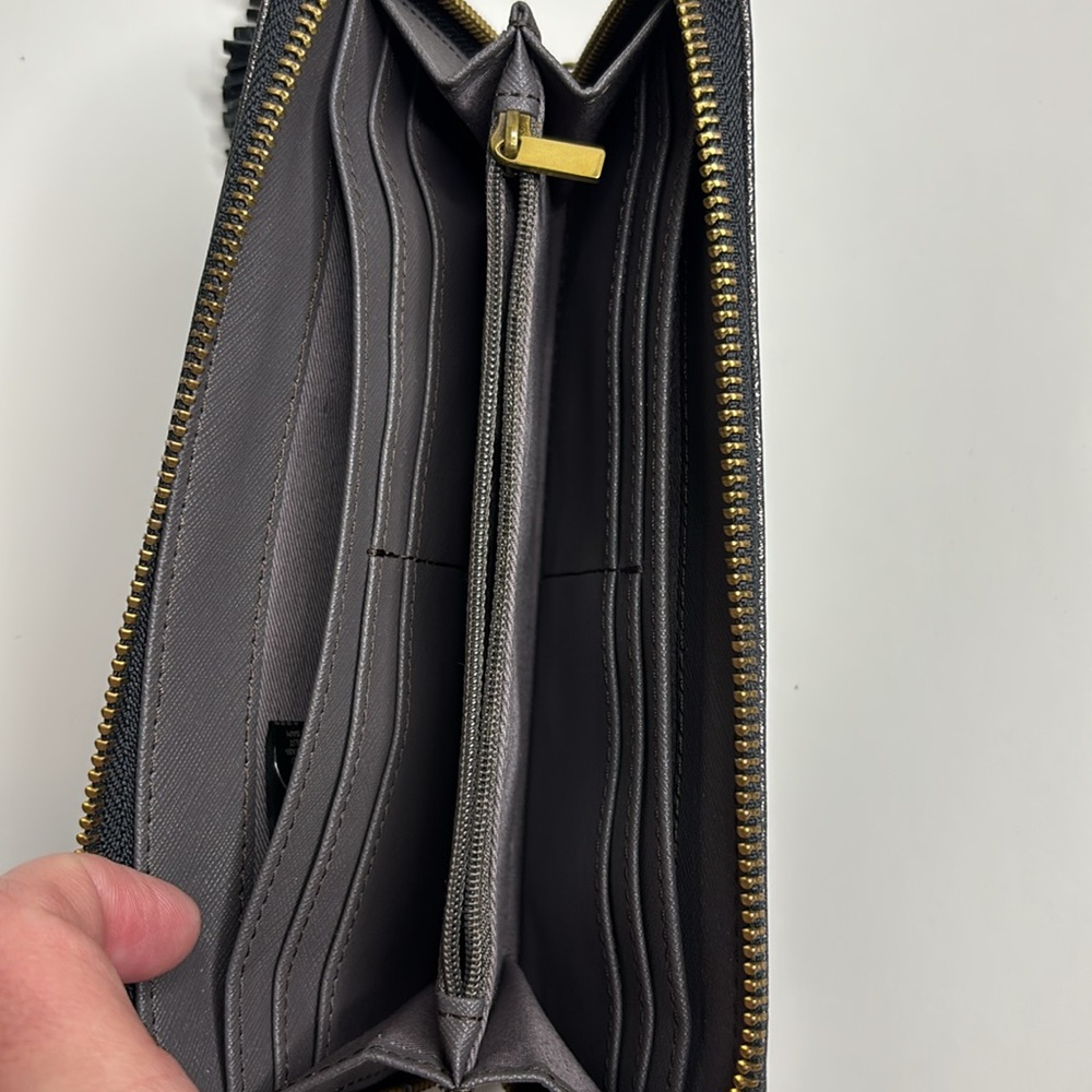 Fossil Tara clutch in metallic with tassel zipper pull - Picture 9 of 11